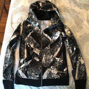 Lululemon EUC scuba hoodie size 4